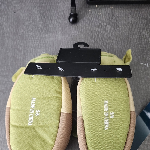 NWT Star Wars Yoda Slippers - Picture 4 of 7
